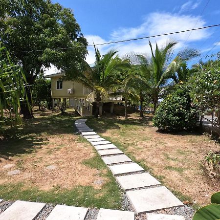 Single-Family Home With Gated Tropical Yard West End Exterior foto